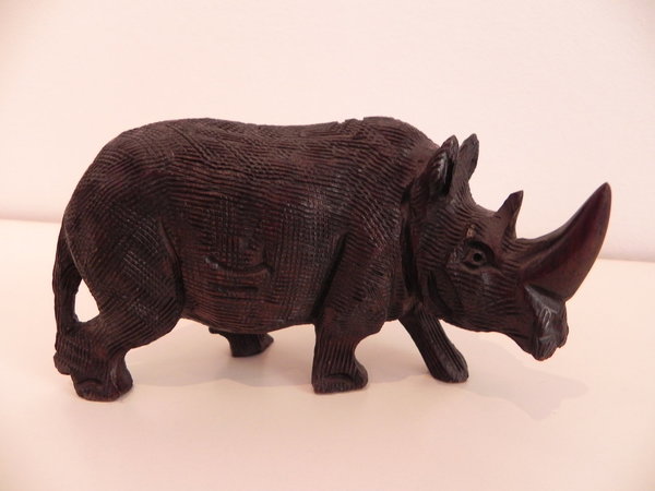 Rhinoceros aus Ebenholz